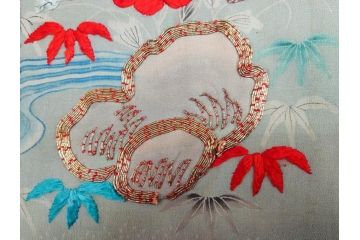 江戸〜明治期　正絹　縮緬　緻密に刺繍された吉祥文様が素晴らしい古布(掛袱紗、リメイク、金糸、松竹梅、鶴、ツル、カメ、亀、古裂、服紗、フクサ、ふくさ、帛紗)(R-079186)