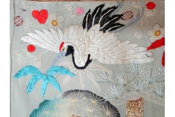 江戸〜明治期　正絹　縮緬　緻密に刺繍された吉祥文様が素晴らしい古布(掛袱紗、リメイク、金糸、松竹梅、鶴、ツル、カメ、亀、古裂、服紗、フクサ、ふくさ、帛紗)(R-079186)