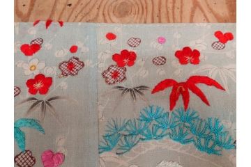 江戸〜明治期　正絹　縮緬　緻密に刺繍された吉祥文様が素晴らしい古布(掛袱紗、リメイク、金糸、松竹梅、鶴、ツル、カメ、亀、古裂、服紗、フクサ、ふくさ、帛紗)(R-079186)
