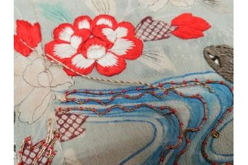 江戸〜明治期　正絹　縮緬　緻密に刺繍された吉祥文様が素晴らしい古布(掛袱紗、リメイク、金糸、松竹梅、鶴、ツル、カメ、亀、古裂、服紗、フクサ、ふくさ、帛紗)(R-079186)