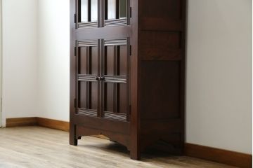 中古　美品　松本民芸家具　お洒落な空間づくりに活躍するクラシックなA型ワインボード(ワインラック、キャビネット、収納棚、戸棚、食器棚、カップボード)(定価約65万円)(R-079189)