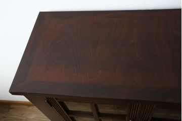 中古　美品　松本民芸家具　お洒落な空間づくりに活躍するクラシックなA型ワインボード(ワインラック、キャビネット、収納棚、戸棚、食器棚、カップボード)(定価約65万円)(R-079189)