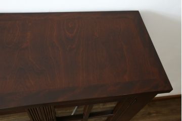 中古　美品　松本民芸家具　お洒落な空間づくりに活躍するクラシックなA型ワインボード(ワインラック、キャビネット、収納棚、戸棚、食器棚、カップボード)(定価約65万円)(R-079189)