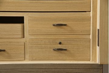 中古　品のある佇まいが魅力的なシンプルなデザインの春日部総桐箪笥(総桐たんす、並厚、四方丸、衣装箪笥、着物箪笥、和タンス、引き出し)(R-079191)