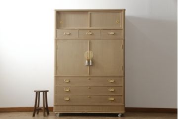 中古　広島・府中家具　日本伝統木芸士　大畠輝登作　備後府中　寿山作　金色の装飾が上品な雰囲気を醸し出す 総桐箪笥(総桐たんす、胴丸、着物たんす、衣装箪笥、和タンス、引き出し、チェスト、バラ売り可能)(R-079192)