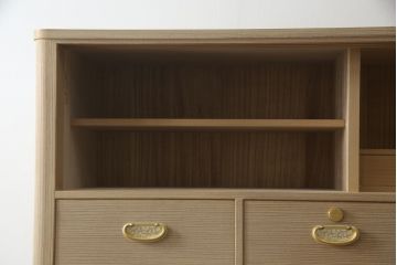 中古　広島・府中家具　日本伝統木芸士　大畠輝登作　備後府中　寿山作　金色の装飾が上品な雰囲気を醸し出す 総桐箪笥(総桐たんす、胴丸、着物たんす、衣装箪笥、和タンス、引き出し、チェスト、バラ売り可能)(R-079192)
