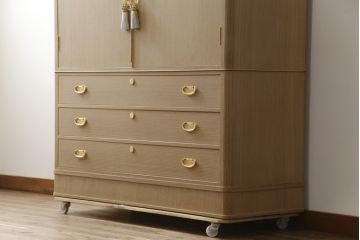 中古　広島・府中家具　日本伝統木芸士　大畠輝登作　備後府中　寿山作　金色の装飾が上品な雰囲気を醸し出す 総桐箪笥(総桐たんす、胴丸、着物たんす、衣装箪笥、和タンス、引き出し、チェスト、バラ売り可能)(R-079192)