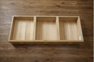 中古　広島・府中家具　日本伝統木芸士　大畠輝登作　備後府中　寿山作　金色の装飾が上品な雰囲気を醸し出す 総桐箪笥(総桐たんす、胴丸、着物たんす、衣装箪笥、和タンス、引き出し、チェスト、バラ売り可能)(R-079192)