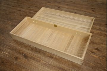 中古　広島・府中家具　日本伝統木芸士　大畠輝登作　備後府中　寿山作　金色の装飾が上品な雰囲気を醸し出す 総桐箪笥(総桐たんす、胴丸、着物たんす、衣装箪笥、和タンス、引き出し、チェスト、バラ売り可能)(R-079192)