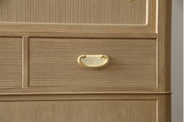 中古　広島・府中家具　日本伝統木芸士　大畠輝登作　備後府中　寿山作　金色の装飾が上品な雰囲気を醸し出す 総桐箪笥(総桐たんす、胴丸、着物たんす、衣装箪笥、和タンス、引き出し、チェスト、バラ売り可能)(R-079192)