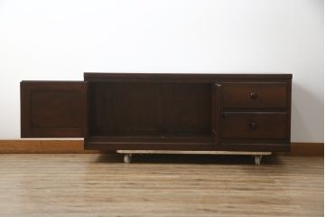 中古　美品　松本民芸家具　和・洋どちらのお部屋にも取り入れやすいローボード(テレビ台、テレビボード、サイドボード、サイドキャビネット、収納棚、戸棚、引き出し、リビングボード)(R-079194)