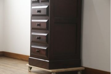 中古　美品　国産　民芸家具　シックで落ち着きのある空間を演出するチェスト(引き出し、サイドチェスト、縦型チェスト、ハイチェスト、小物収納)(R-079195)