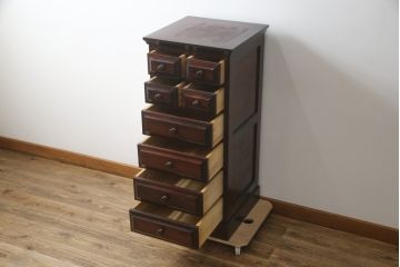 中古　美品　国産　民芸家具　シックで落ち着きのある空間を演出するチェスト(引き出し、サイドチェスト、縦型チェスト、ハイチェスト、小物収納)(R-079195)