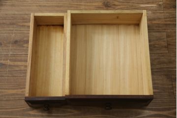 中古　美品　国産　民芸家具　シックで落ち着きのある空間を演出するチェスト(引き出し、サイドチェスト、縦型チェスト、ハイチェスト、小物収納)(R-079195)
