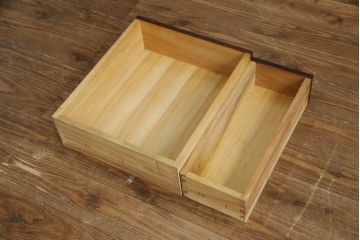 中古　美品　国産　民芸家具　シックで落ち着きのある空間を演出するチェスト(引き出し、サイドチェスト、縦型チェスト、ハイチェスト、小物収納)(R-079195)