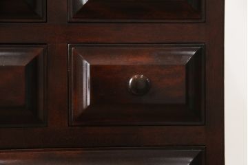 中古　美品　国産　民芸家具　シックで落ち着きのある空間を演出するチェスト(引き出し、サイドチェスト、縦型チェスト、ハイチェスト、小物収納)(R-079195)