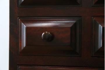 中古　美品　国産　民芸家具　シックで落ち着きのある空間を演出するチェスト　(R-079195)