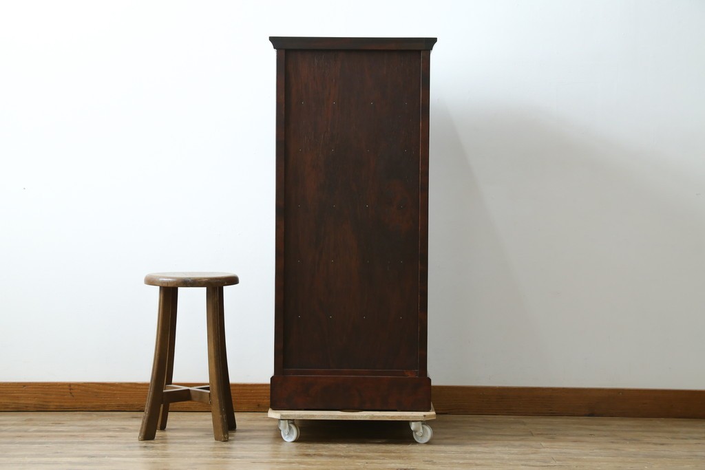 中古　美品　国産　民芸家具　シックで落ち着きのある空間を演出するチェスト　(R-079195)