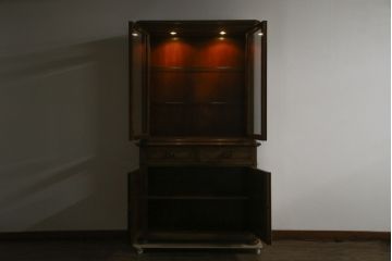 中古　美品!!　スペイン製　バロッサバレンティ(VARO,S.A. VALENTI)　照明付きで大切なコレクションが素敵に飾れるエレガントなデザインのキャビネット(食器棚、カップボード、収納棚、戸棚、飾り棚)(R-079198)