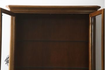 中古　美品!!　スペイン製　バロッサバレンティ(VARO,S.A. VALENTI)　照明付きで大切なコレクションが素敵に飾れるエレガントなデザインのキャビネット(食器棚、カップボード、収納棚、戸棚、飾り棚)(R-079198)