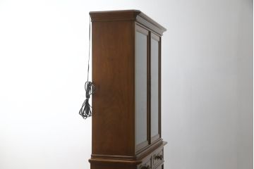 中古　美品!!　スペイン製　バロッサバレンティ(VARO,S.A. VALENTI)　照明付きで大切なコレクションが素敵に飾れるエレガントなデザインのキャビネット(食器棚、カップボード、収納棚、戸棚、飾り棚)(R-079198)