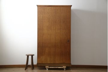 中古　三越家具(現カントリーハウス)　Brugge(ブルージュ)　プロパティ　ステンドグラスが上品な印象を深めるキャビネット(食器棚、カップボード、収納棚、戸棚、飾り棚)(R-079201)