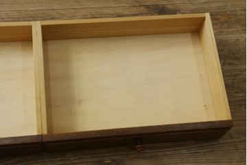 中古　三越家具　COUNTRY HOUSE(カントリーハウス)　Brugge(ブルージュ)　プロパティ　ステンドグラスが上品なキャビネット　(R-079201)
