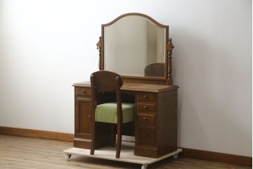 中古　三越家具(現カントリーハウス)　Brugge(ブルージュ)　オーク材　クラシカルな雰囲気漂うドレッサーとチェアのセット(化粧台、鏡台、ミラー、イス、椅子)(R-079202)