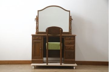 中古　三越家具(現カントリーハウス)　Brugge(ブルージュ)　オーク材　クラシカルな雰囲気漂うドレッサーとチェアのセット(化粧台、鏡台、ミラー、イス、椅子)(R-079202)