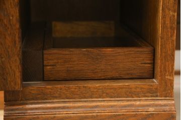 中古　三越家具(現カントリーハウス)　Brugge(ブルージュ)　オーク材　クラシカルな雰囲気漂うドレッサーとチェアのセット(化粧台、鏡台、ミラー、イス、椅子)(R-079202)