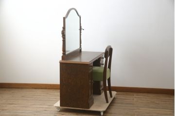 中古　三越家具(現カントリーハウス)　Brugge(ブルージュ)　オーク材　クラシカルな雰囲気漂うドレッサーとチェアのセット(化粧台、鏡台、ミラー、イス、椅子)(R-079202)
