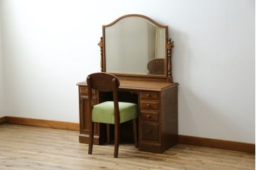 中古　三越家具(現カントリーハウス)　Brugge(ブルージュ)　オーク材　クラシカルな雰囲気漂うドレッサーとチェアのセット(化粧台、鏡台、ミラー、イス、椅子)(R-079202)