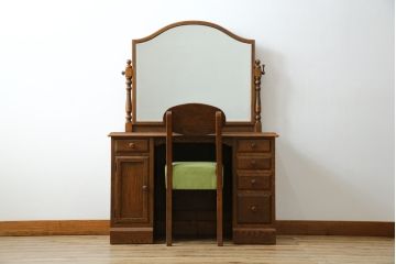 中古　三越家具(現カントリーハウス)　Brugge(ブルージュ)　オーク材　クラシカルな雰囲気漂うドレッサーとチェアのセット(化粧台、鏡台、ミラー、イス、椅子)(R-079202)