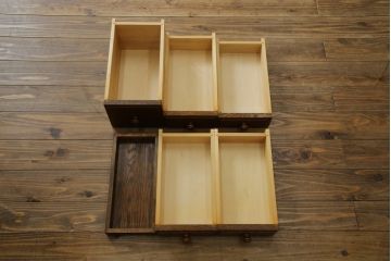 中古　三越家具(現カントリーハウス)　Brugge(ブルージュ)　オーク材　クラシカルな雰囲気漂うドレッサーとチェアのセット(化粧台、鏡台、ミラー、イス、椅子)(R-079202)