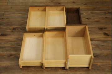 中古　三越家具(現カントリーハウス)　Brugge(ブルージュ)　オーク材　クラシカルな雰囲気漂うドレッサーとチェアのセット(化粧台、鏡台、ミラー、イス、椅子)(R-079202)