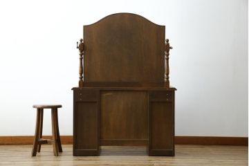 中古　三越家具(現カントリーハウス)　Brugge(ブルージュ)　オーク材　クラシカルな雰囲気漂うドレッサーとチェアのセット(化粧台、鏡台、ミラー、イス、椅子)(R-079202)