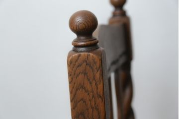 イギリスアンティーク　オーク材　ツイストレッグがクラシカルでおしゃれな雰囲気を醸し出すダイニングチェア4脚セット(アームレスチェア、椅子、イス、英国、バラ売り可能)(R-079209)