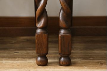 イギリスアンティーク　オーク材　ツイストレッグがクラシカルでおしゃれな雰囲気を醸し出すダイニングチェア4脚セット(アームレスチェア、椅子、イス、英国、バラ売り可能)(R-079209)