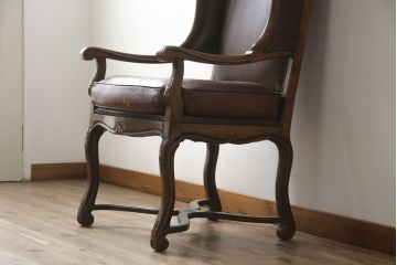 イギリスアンティーク　本革(レザー)　クラシカルな上品さと格好良さを併せ持つウイングバックチェア(アームチェア、サロンチェア、ハイバックチェア、椅子、イス、英国)(R-079210)