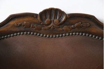 イギリスアンティーク　本革(レザー)　クラシカルな上品さと格好良さを併せ持つウイングバックチェア(アームチェア、サロンチェア、ハイバックチェア、椅子、イス、英国)(R-079210)