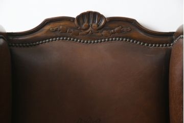 イギリスアンティーク　本革(レザー)　クラシカルな上品さと格好良さを併せ持つウイングバックチェア(アームチェア、サロンチェア、ハイバックチェア、椅子、イス、英国)(R-079210)