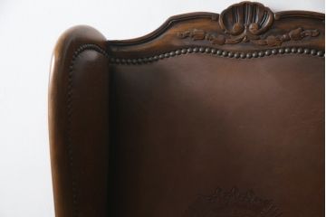 イギリスアンティーク　本革(レザー)　クラシカルな上品さと格好良さを併せ持つウイングバックチェア(アームチェア、サロンチェア、ハイバックチェア、椅子、イス、英国)(R-079210)