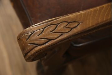 イギリスアンティーク　本革(レザー)　クラシカルな上品さと格好良さを併せ持つウイングバックチェア(アームチェア、サロンチェア、ハイバックチェア、椅子、イス、英国)(R-079210)