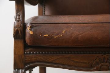 イギリスアンティーク　本革(レザー)　クラシカルな上品さと格好良さを併せ持つウイングバックチェア(アームチェア、サロンチェア、ハイバックチェア、椅子、イス、英国)(R-079210)