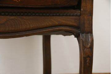 イギリスアンティーク　本革(レザー)　クラシカルな上品さと格好良さを併せ持つウイングバックチェア(アームチェア、サロンチェア、ハイバックチェア、椅子、イス、英国)(R-079210)