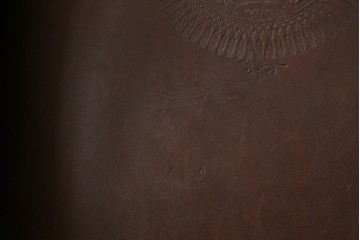イギリスアンティーク　本革(レザー)　クラシカルな上品さと格好良さを併せ持つウイングバックチェア　(R-079210)