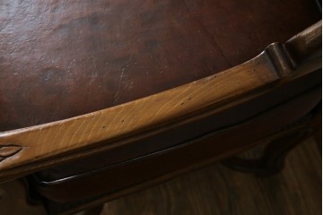 イギリスアンティーク　本革(レザー)　クラシカルな上品さと格好良さを併せ持つウイングバックチェア　(R-079210)