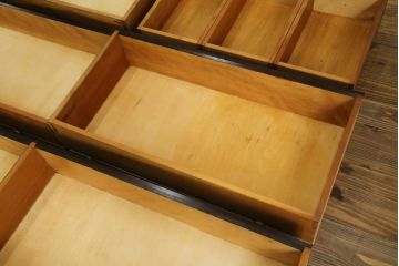 中古　特注品　松本民芸家具　整理タンス　シックで上品な佇まいが魅力的なチェスト(洋服タンス、衣装たんす、引き出し)(R-079211)