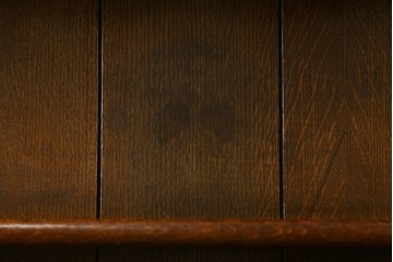イギリスヴィンテージ　オーク材　手仕事らしい趣が感じられる彫刻が素敵なカップボード　(R-079212)