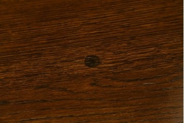 イギリスヴィンテージ　オーク材　手仕事らしい趣が感じられる彫刻が素敵なカップボード　(R-079212)